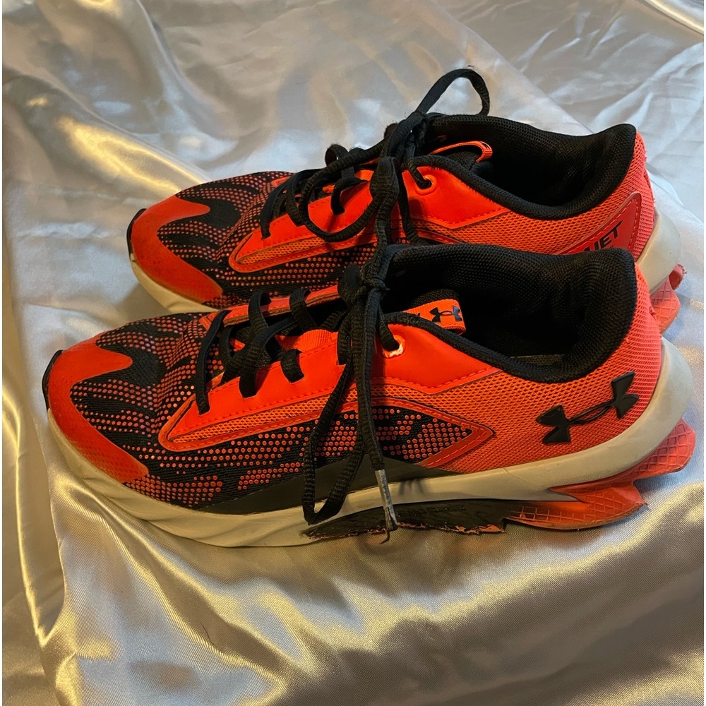 Kids Under Armour Fire Orange Athletic Shoes size 6.5